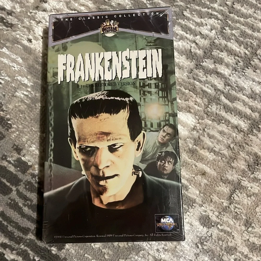 Two NEW in package Dracula & Frankenstein (Horror)classic collection VHS tapes - Picture 2 of 7